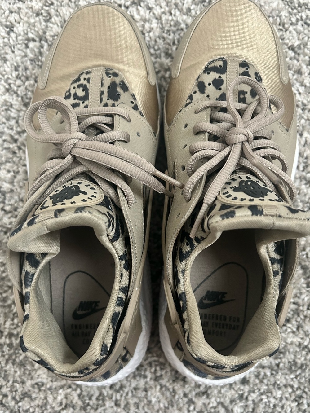 Nike Air Huaraches - Black & Tan/Gold Leopard - Picture 3 of 6